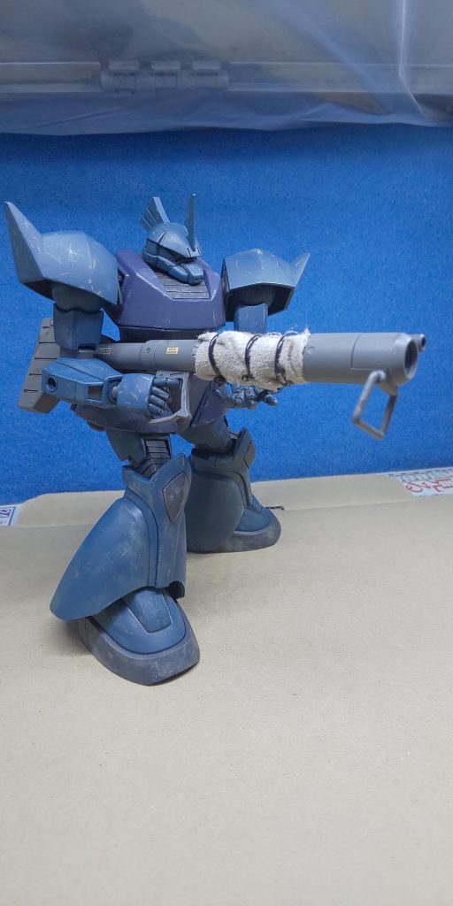 &nbsp;脚は底面がしっかり着けばある程度後ろ体重でも支えられますね👍️&nbsp;前編のZとの戦闘シーン、ディドーの最期の抵抗を意識してみました😆&nbsp;ちなみに背景は塗装ブースのフィルターを新品に交換したついでに砂漠を意識して下に段ボールを敷き、劇中に近付けてみました😊