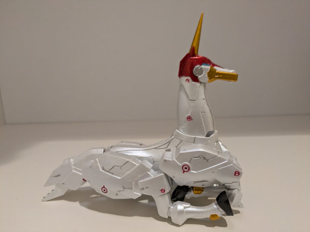 こんなにコンパクトになります笑前足と後ろ足ともに可動がしっかりと作られています。首は前後の動きのみです。横向きなどは不可能でした。&nbsp;食玩の方が昨今プラモより値段は高くなっていますが、プラモと組み合わせてみると良いバランスになっているのは偶然かもしれませんが素晴らしいです。値段を考えると食玩？っとなりますが、クオリティが高いというのは流石バンダイいったところですね。&nbsp;