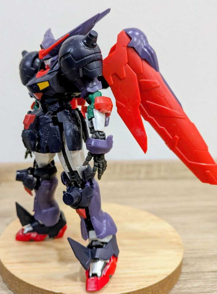 塗装前はこんな感じです。手については前腕部分を着脱式にしたく、ジャンクで家にあった仮面ライダー装動シリーズの腕を拝借し、Gフレームの上腕の接続部と装動をつけてます。装動パーツは切落とし3mmの穴をあけ、前腕部分と繋いでいます。前腕部分はRGゴッドガンダムのパーツを使ってます。