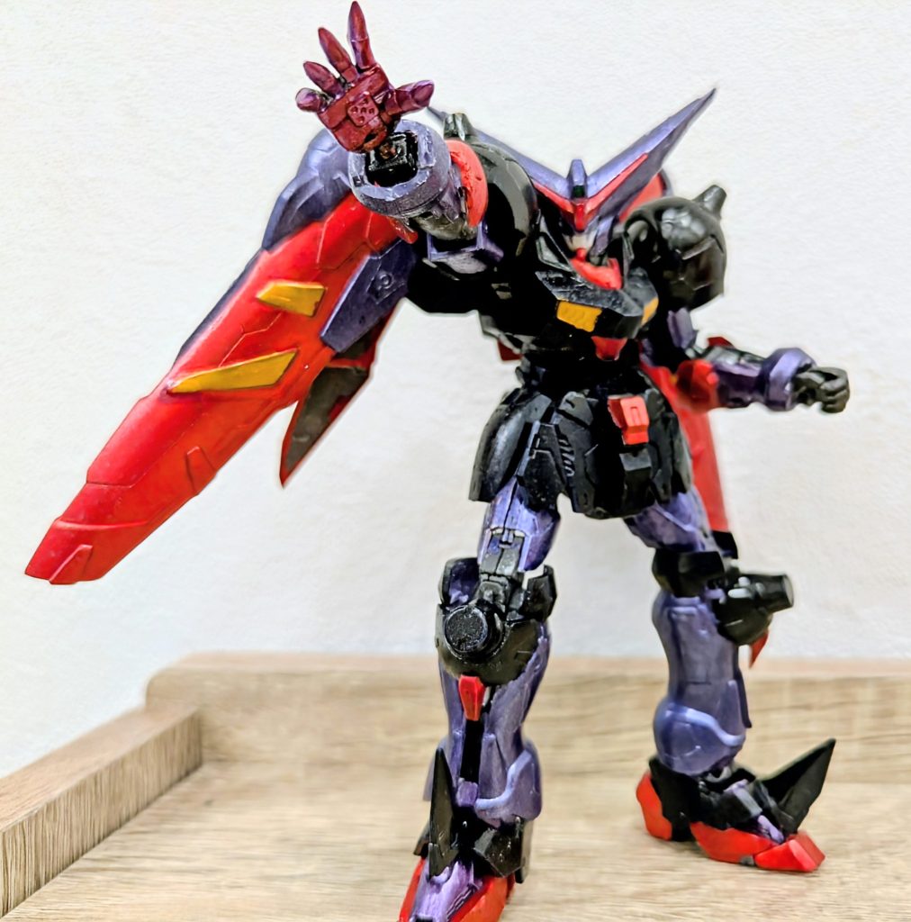 ダークネスフィンガー手はGフレームの物を利用し、前腕との接続部はRGを使用2つを切落とし接合させています。