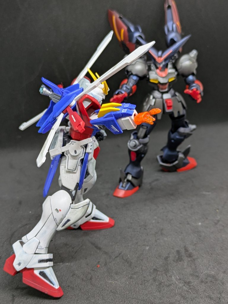 師匠を作ったので弟子も作りたくなり、急遽購入してきました。ゴッドガンダムで探していたら、見つかりません。再販分（いつの再販からは不明ですが・・・）から英語圏では「ゴッド（神）」の名が宗教的にタブーらしく「バーニングガンダム」と改名されていました。そりゃあないよ・・・。でも私はゴッドガンダムと呼ぶぜ！