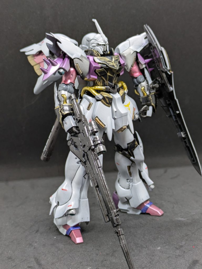 【機体選定理由その2】どうせなら、自分の特徴?である妄想設定でハマーン様専用機体にしたい。そこで次の4機を選定。①νガンダム(HGUCは作ったことがないのでコレを機にと思ったが売ってななかった・・・)②サザビー(売ってなかった・・・)③ゼータガンダム(過去に作ったことがあった・・・)④ダブルゼータガンダム(ハマーン様が乗る設定が思い浮かばなかった・・・)そこで突如浮上したのが、シナンジュでした。