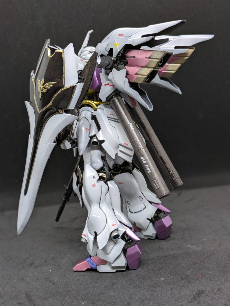 【機体選定その4】スペック的に高機体ですが、ハマーン様が乗っていてもパイロットの技量的には問題がないでしょう。実際ハマーン様専用シナンジュの設定をイメージする方は少なくないと思います。