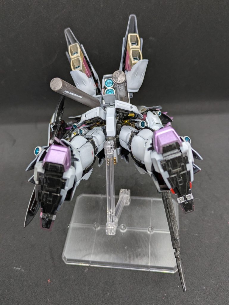 【キットのこと。その2】実際に作ってみると、このキットは素晴らしいです!!作りごたえがあります。HGなのにMGやRGを作っている気分になります。密度があるんですよね。RGとMGも気になってしまいます。