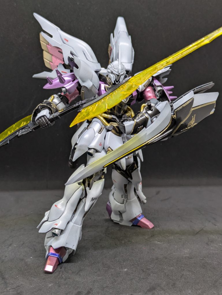 【キットのこと。その5】ジオン伝統の武器付きシールド。ビームアックス時には盾に付いてるのはおかしいんだけど、そこは勘弁w