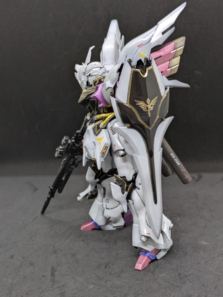 【キットのこと。その1】このキット、2026年1月時では、正直お店で普通に買えるガンプラじゃないですかね?私はユニコーンガンダムという作品が嫌いなので(好きな方申し訳ありません)、全く買う気がありませんでした(クシャトリヤはクイン・マンサが発売されるかも?と思い、お布施の意味で購入済)。こういった企画でもなければ買うことはなかったです。しかしー。