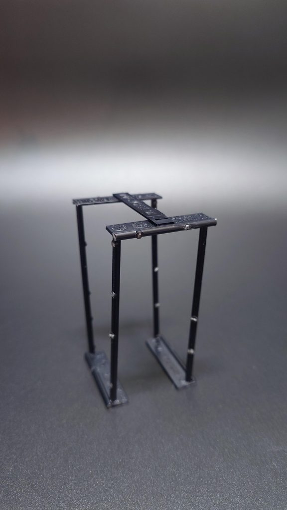 座りショットが撮りたかったので、急遽ランナーで椅子作成。座らせたら意外と分からない😁