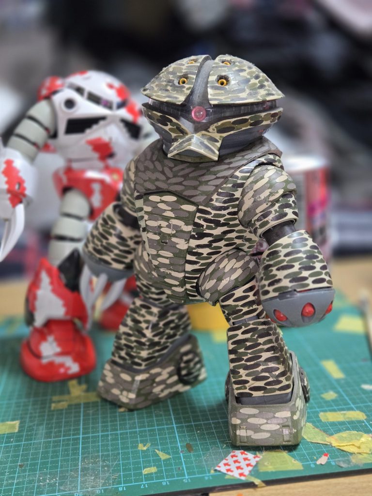 楕円の連続の迷彩です。