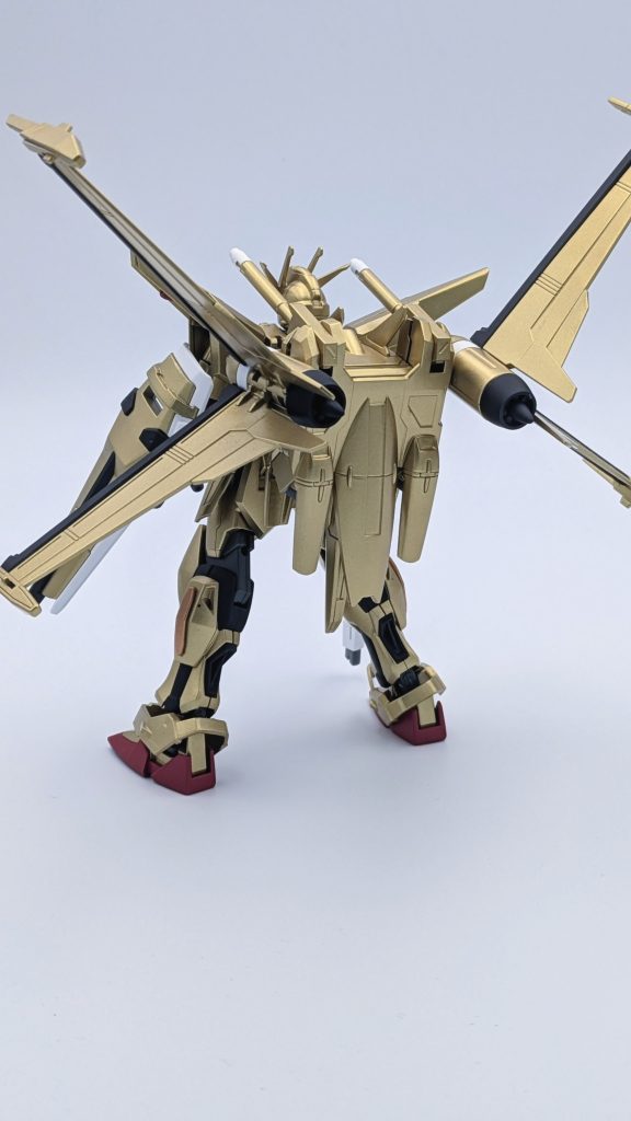 背面から。見ての通りフォランティスを装備しています。オオワシに似てるというだけの理由で装備させました。