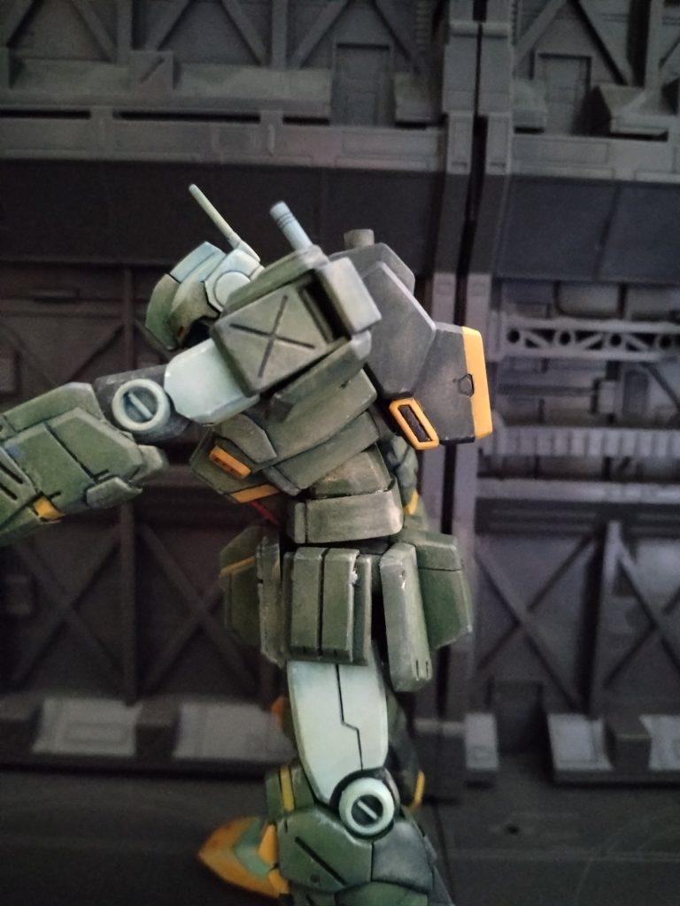 お腹部分です。多少のすり合わせで割とすんなり移植出来ました。画像で限界でオリジンジムよりも範囲は狭くなってますが元々が変態可動なので問題無いと思います。