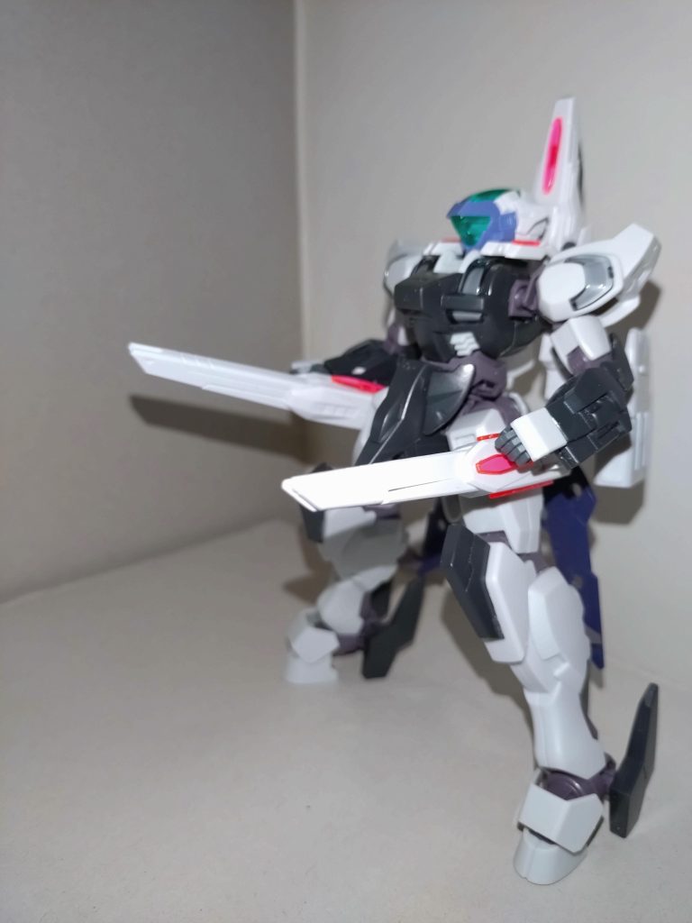 大腿部ビーム砲移動しながら撃てることから、速射砲に次いで多く使われる。麻弥「グリップを持たないのが玉にキズでな」