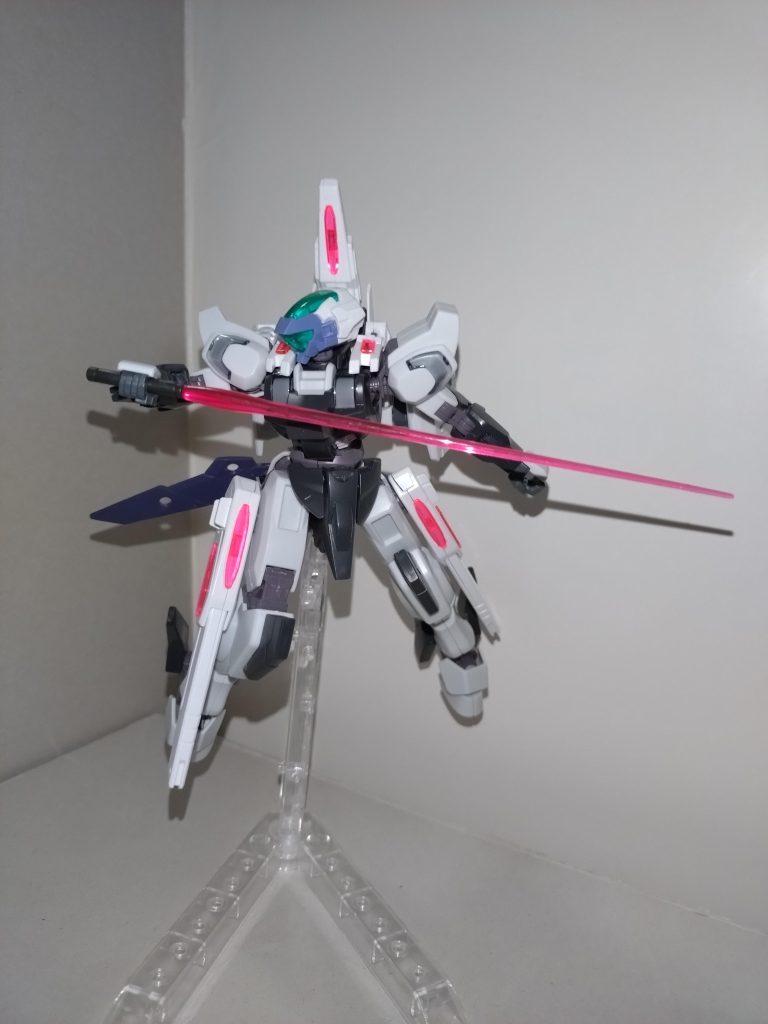 ビームサーベル両ひざにラックがある。グラウファルケでは2本とも使用していたが、こちらでは通常は1本のみ使用。&nbsp;