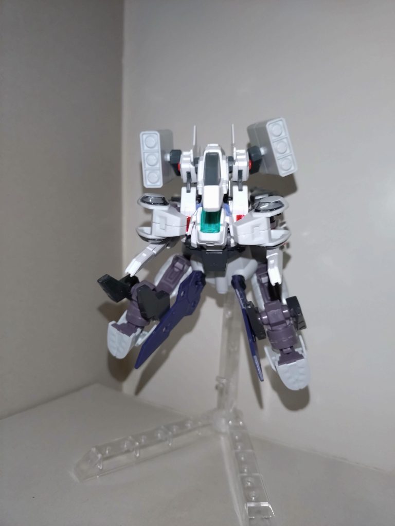 麻弥「頭部のほかに下半身も回転させて膝を曲げ、ウイングバインダーを立てることで変形する。私が変形させるとすればこちらだ」