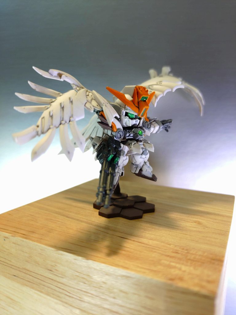 右斜めからライフルスコープもレジン塗布しています。