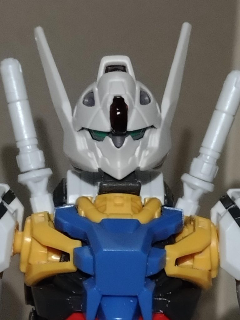 前回予告していた「白いガンダム」をベースにしたミキシングを、今回ここで披露したのですが、実はパーツそのものは先月入手しており、また説明書がないためホビーサーチとにらめっこしながらの制作となりました。頭部はルブリス(クリアパーツはシャアレッドで塗装)と余剰ポリパーツ、脚部ブースターユニットはキャリバーン(接続ジョイントは30MM)より。