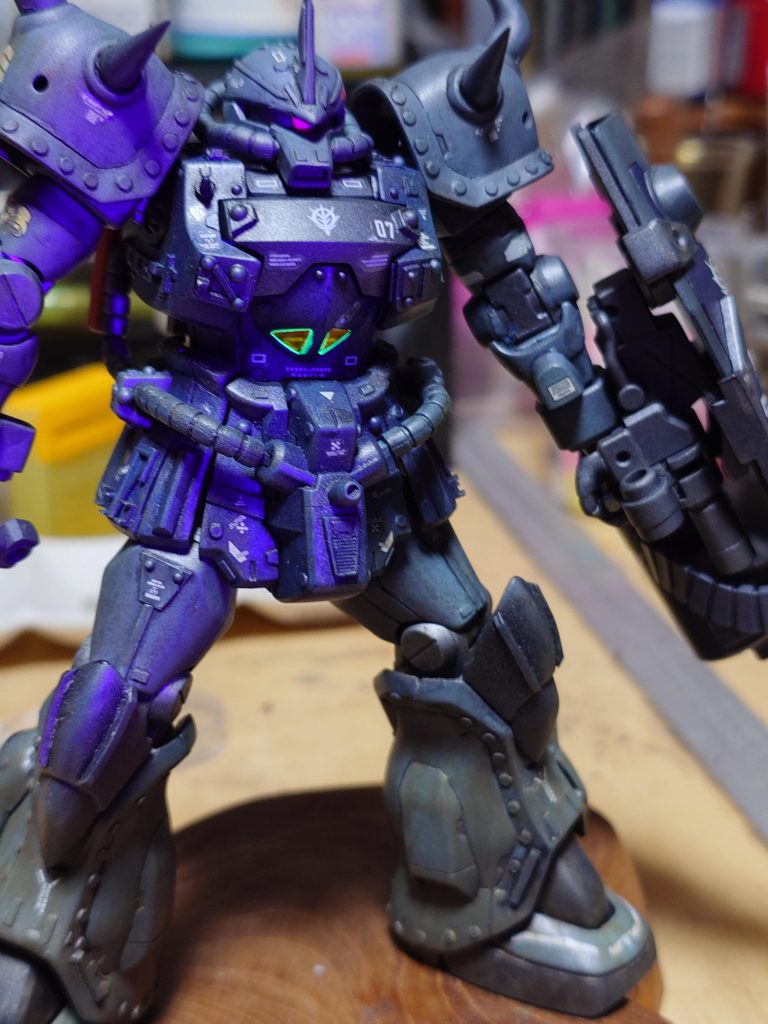 グフ・カスタムは単体でも飾れる様に多少ディテールアップ😅