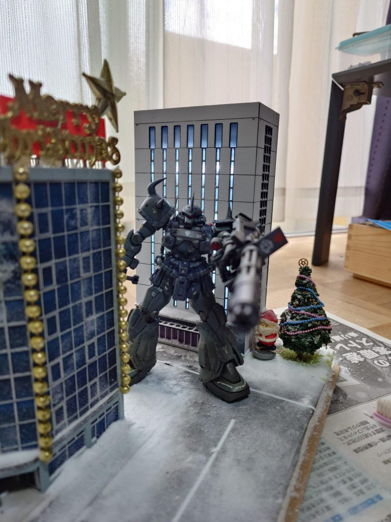 グフ・カスタムさんも単体で飾れます。他キットも飾れます