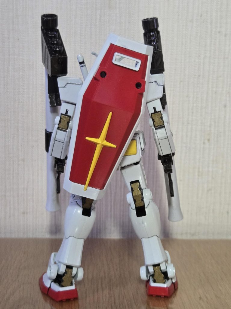 関節部分には金色で塗装をしてマグネットコーティングを表現しました。