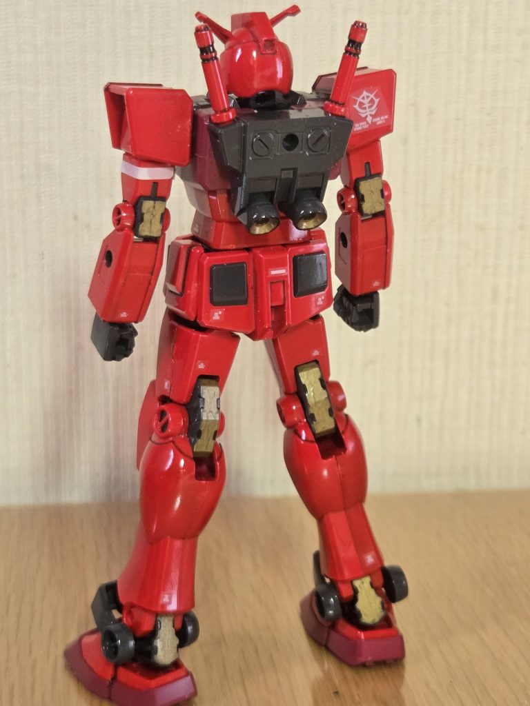 関節の部分は百式を思わせるゴールドカラーにしました。