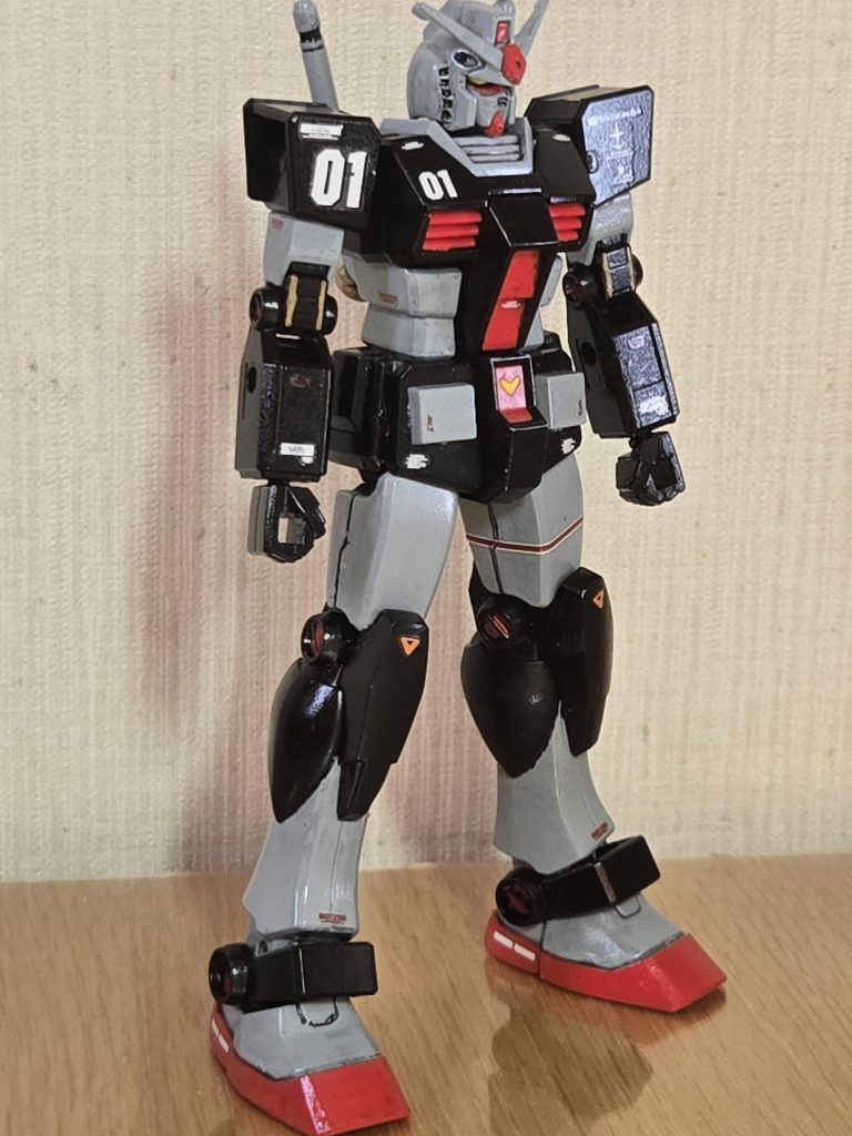 足関節部に本来は独特な彫り込みがあると思います。しかし、表現しませんでしたけれど、これで満足な仕上がりです(笑)