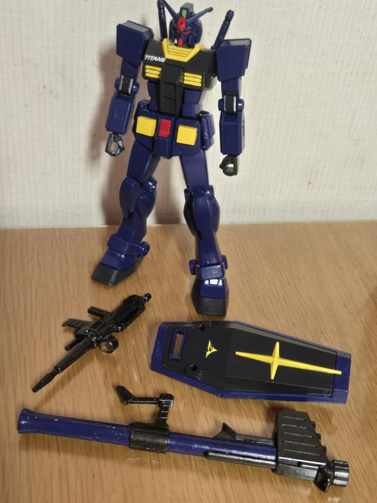 バズーカ、シールドもティターンズカラーです！