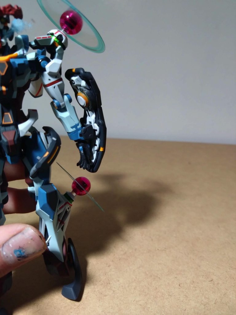 ちゃんとシールド裏も塗装済み。