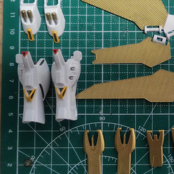 祝ガンダムX30周年！合わせ目を消して部分塗装しております(gundam-kao6)（3枚目）