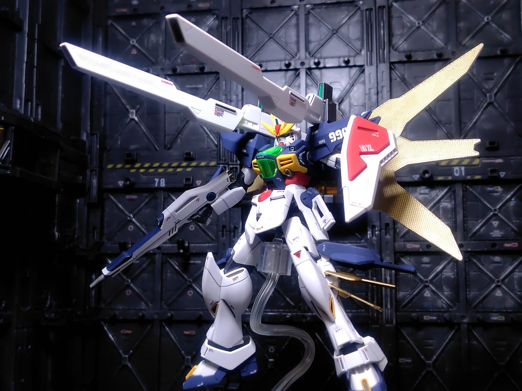肩の9901とシールドのDXは市販のデカールの組み合わせです。ゴールド部分は光沢トップコート。ガンダムXのアニメは恥ずかしながら未視聴ですが、スパロボα外伝で大まかには知っています。ダブルエックスはツインサテライトキャノンが強かったので印象深いです(zaku-kao8)