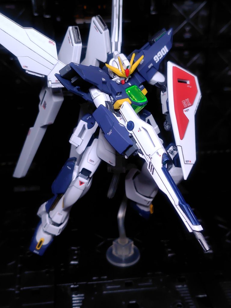 ライフルは白一色なので塗分け大変でした(zaku-kao4)