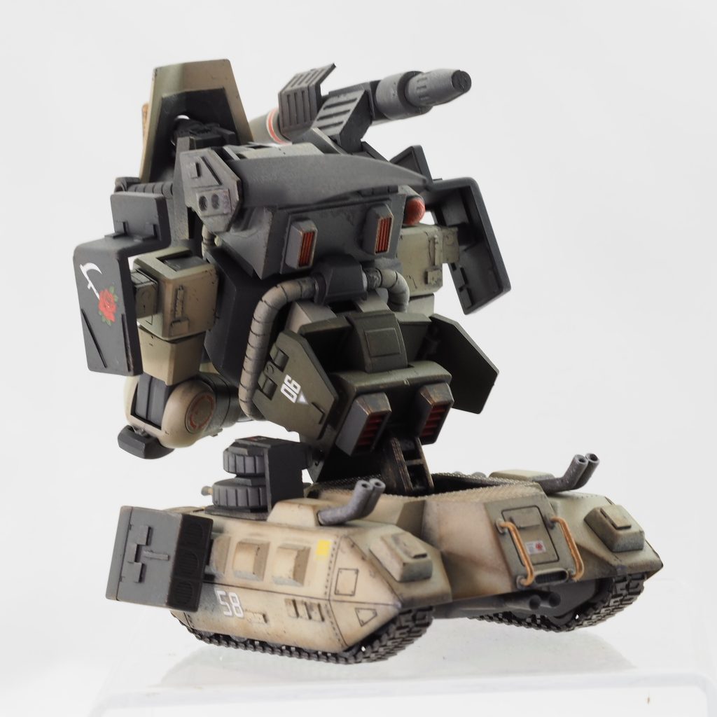 後ろから底部の隠れスラスターで加速をブースト