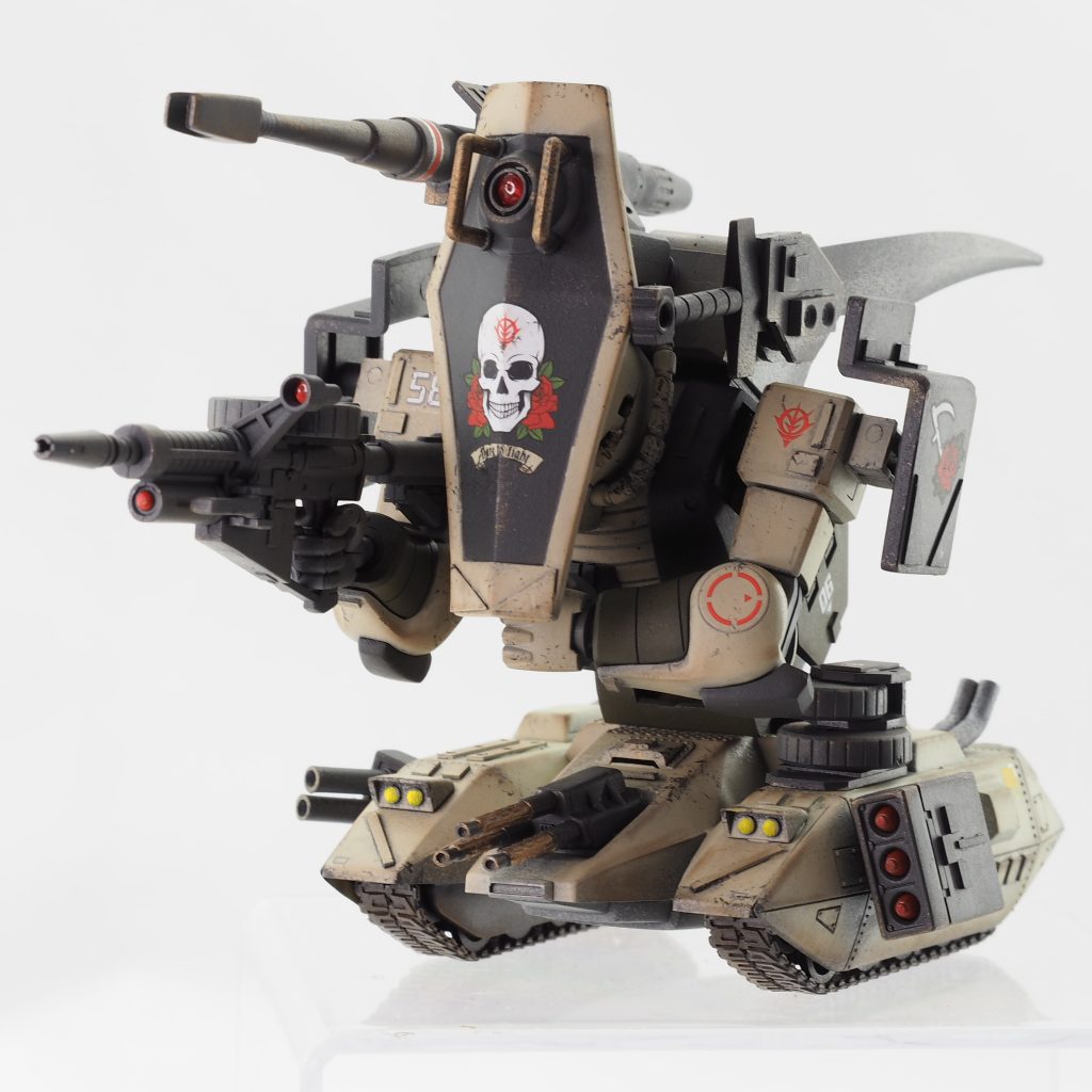 『タァーーーーンク！』※ブッピガン！の効果音でメインカメラをシールドのものに切替え、前方突破力に全振りした強襲形態です。