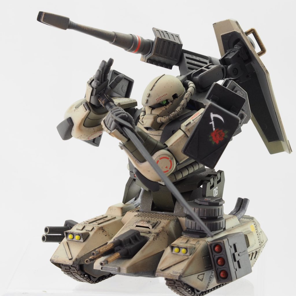 旧キットとHGUCザクをベースにミキシングきっかけはネタ的ですが胴体の可動化など、至って真面目に製作しました。