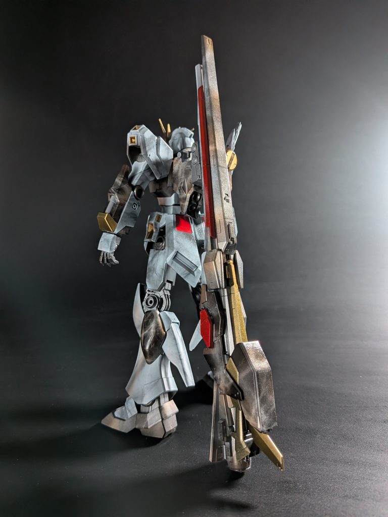 ロングレンジ•フィン•ファンネルも良い感じに仕上がったと満足してます😊とはいえ、今回はキャンディー塗装の難しさを痛感しました……　　　　　クリアの稀釈が薄すぎたり、濃すぎたりと安定せず…　　　　　ホコリもあちらこちらに巻き込んで塗装してしまったり…と拡大厳禁な作品になりました。なかなか投稿出来ませんが、今後ともどうぞよろしくお願いいたします✨