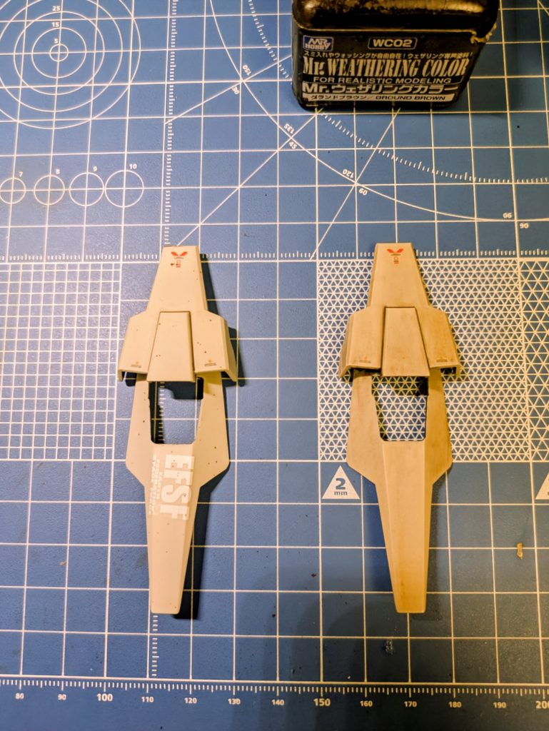 ①-2ウォッシング塗ったら即、ティッシュで拭き取ります。拭き取り方向は上→下の一方向で❗️もっとカラーを落としたい時は、Zippoオイルをティッシュに含ませて拭きます。まるっと、やり直したい時は、シンナーを含ませ軽く拭き取ります。自分は基本、一発勝負❗️尚、ある程度時間を置いて拭き取る方もいらっしゃるようですが、自分はエナメル割れが怖いので、速攻拭き取ります。写真なんか撮ってる場合じゃない💢