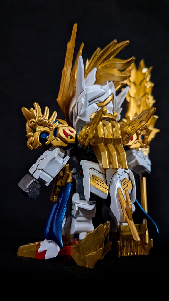 竜脚爪とか言う装備は、作るの大変だったので、背中の装備に転用しました。おめでたい感じに。