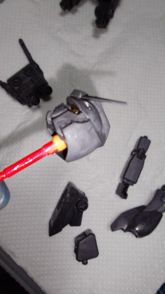 アンテナのダボを切り落としたところ。