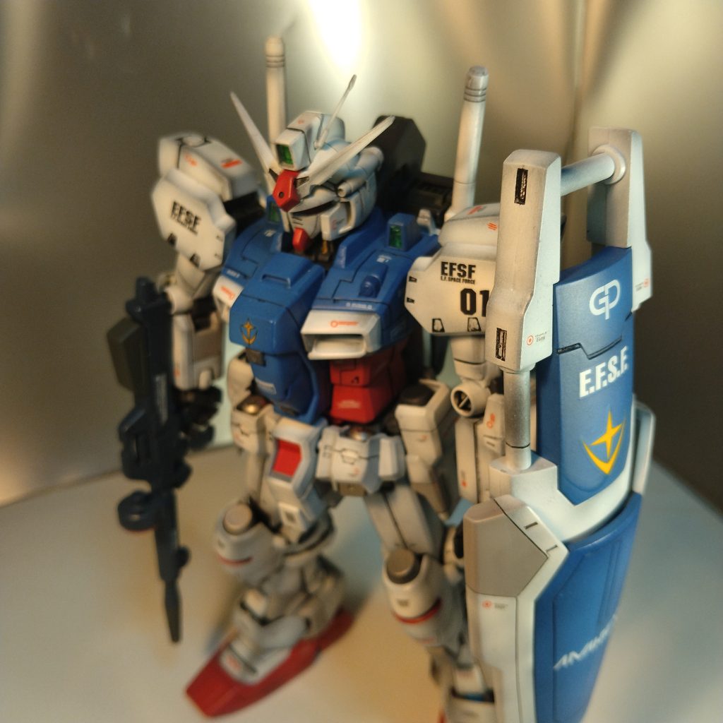 これもこのキットを作る上で昔からなのですが！胸のVマークは削り飛ばしてます！😄私はどうしても前からこのVマークがオモチャ感をかもしだしてる様に見えるんです！😄😄