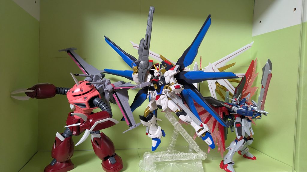 機動戦士ガンダムSEEDFREEDOM 2周年記念集合写真–2枚目/制作者：シン・タロウ