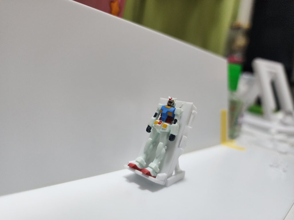 そこそこの大きさのプラ板を用意して大体の構図決め