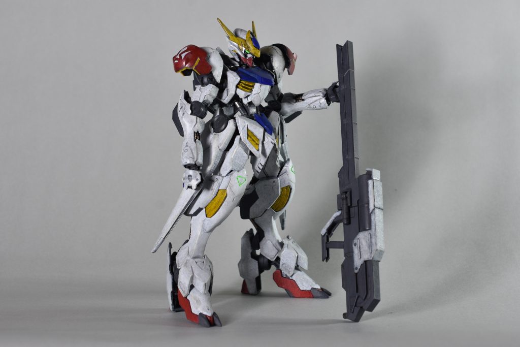 MGと違って武装が少ないですがその代わりオプションパーツが出ているのでカスタマイズには困らないですね。