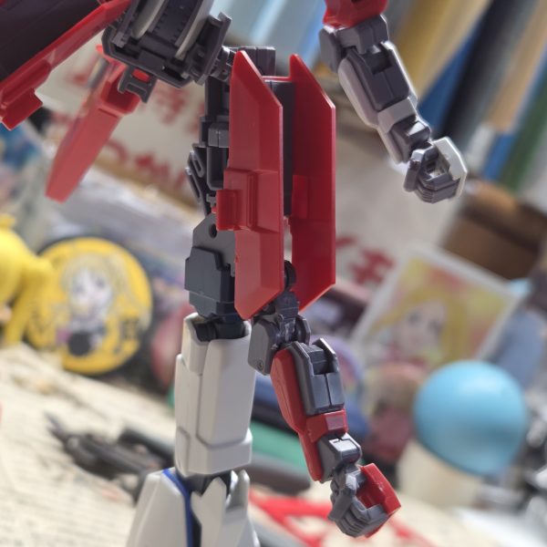 TR-6をベースにTR-S的なオリジナル機を作成開始！太もも前側には隠し腕を装備(4,5枚目参照)自画自賛にはなりますが、天才的なギミックになったかと…笑頭はサイコブレード装備にするか、バーザムⅡのものをベースにするか迷ってます…後ろ側はまだまだ考え中です（5枚目）