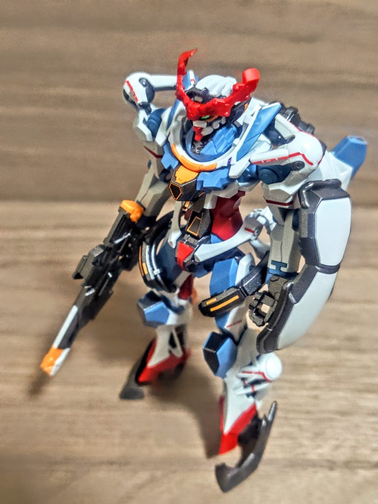 とはいえこれはこれでカッコイイですよね。ここまで文句を言いましたが、出来上がると嬉しいもの。良く出来てるんですよ、それは間違いない。それだけに理解はしているんですが、それにしてもやっぱり組み立てが難し過ぎるっ。さて、アニメ(物語)はカラーというか、ガイナックスっぽい感じでしたね。キャラクターデザインも変わっています、あれ?、プリキュア見てたかな?と思わされましたよ。と、この辺りにしておきましょ。今回は1発目のお正月ネタなので、ここからもう1つの主役をご紹介です。