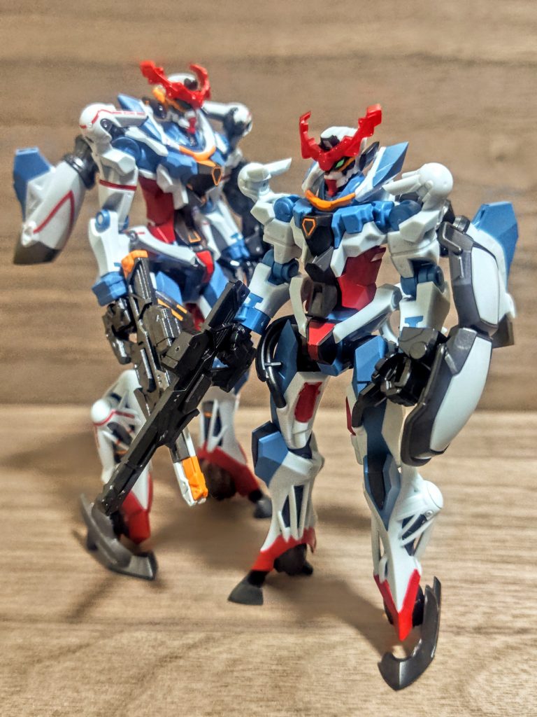 はい、こちらは本当に素組みです。これは本当に凄いキットでした。なんといいますか、専用のフレームでその時点でお金かけてるなと(笑)。この後ジフレドも来るんですよね。そこで止まってしまったら悲しい、白と赤は追加で行けますかね。このフレームはなかなか頑張っていますよ。