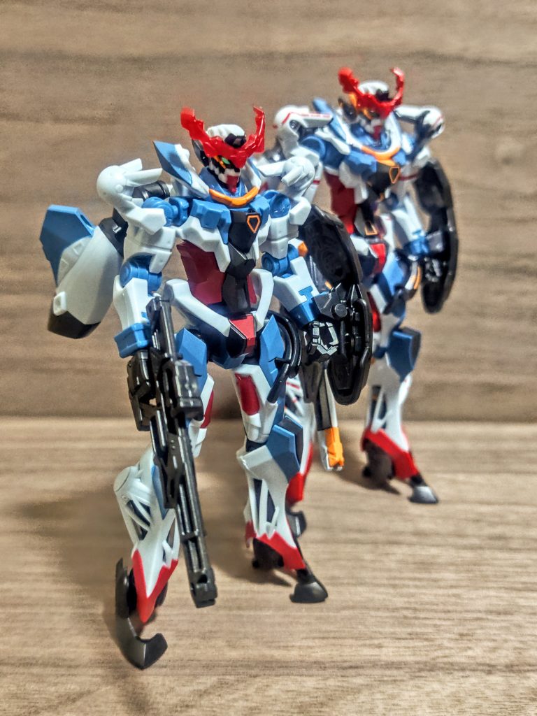 色分けはもちろんHGには負けます。でも同時にこの組み立てやすさは流石。HGの苦行を全て忘れさせてくれます。主に赤のラインが足りない(というか無理)なので素組の比較では完成度は1歩落ちますが、その分圧倒的な動かしやすさを手に入れています。この辺りはGフレームの特権ですかね。「どうぞガシガシ、ポージングつけてよ」と言ってくれているようです。