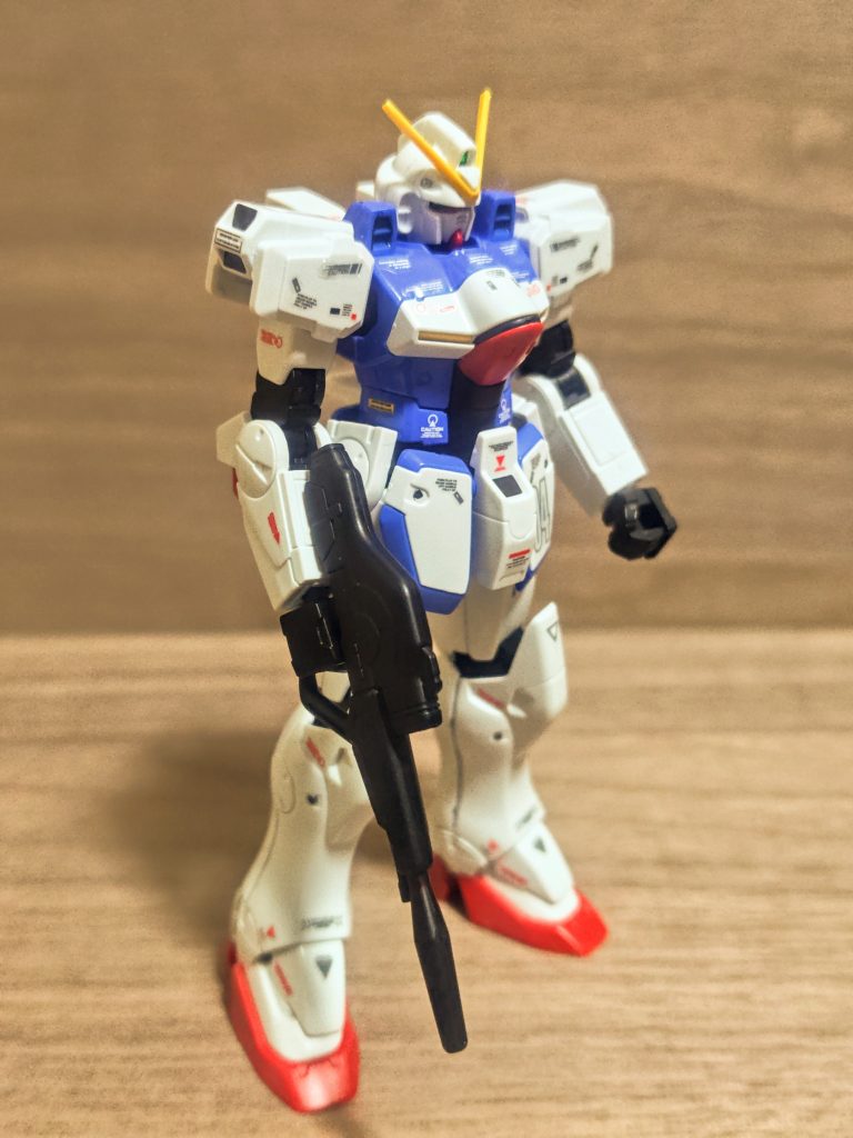 色分けはもちろん、雰囲気含めてなかなかのモデルです。私は「Vガンダム」は、モビルスーツのデザインが好きだったんですよ。それで言うとF91の敵キャラなんかも大好きですが。Vのシリーズは今の所旧キットばかりですかね？？、それだと少し辛いクオリティかもしれません。ガンイージやガンブラスター、ジャベリン。そしてトムリアット、ゾロアット、リグシャッコー、この辺りは本当無茶苦茶カッコイイデザインで大好きでした。まぁ作るとなると色分けも何もっていう感じでしたが。旧キットだと1/144スケールのは本当に塗り分けは全塗装しなくちゃいけません。スタイリングも今見ると辛そうです、不思議ですよね、あの頃は気にならなかったのに（笑）。何とか今風にリメイクしてくれないものか。1/100だとREでいくつかリメイクしてくれたんですよね。小型モビルスーツだから、REでもありかもしれません。ガンブラスターなんて素組みで全然いけそうですよ。でも欲しいのはトムリアットやゾロアット（笑）。