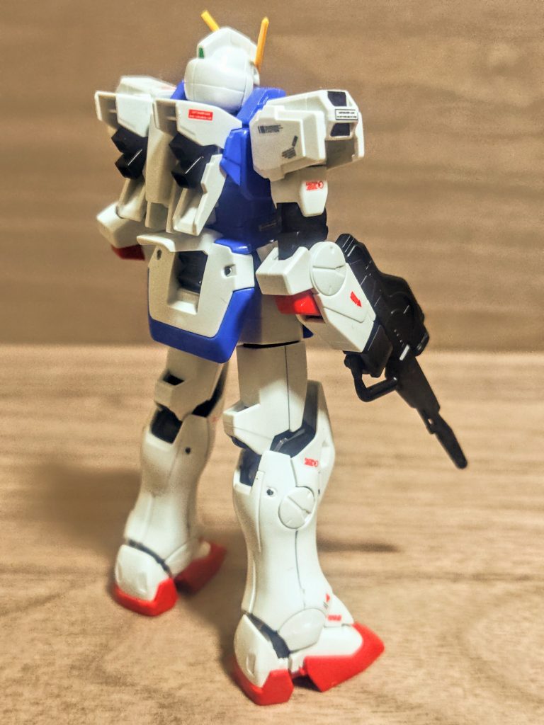 足回りの細かな部分塗装はデカール貼っちゃいましたがまだやれる？、やろうか？？、しんどいかな？？？、と悩んでトップコートをやらずにい今は粘っている所（笑）。(お前多分やらないだろ)ブルーをコバルトブルーで塗ったんで、ちょっとだけ大人っぽくなったような気もして嬉しくなります。イイ感じですよ、やはり上半身は抜群のクオリティ。そういえばおまけで変形ギミックを捨てた分のコアファイターが付属します。作ってないけど。私としては変形はそこまでなので、この組み合わせで充分満足。このキットは最近再販されました。やはりこういう傑作キットの再販は嬉しい。V2ガンダムも悪くないですが、やはりVガンダムの方が好みなので1つだけ購入したんです。買ってよかった（笑）、もう一個欲しい、ヘキサにしたい。頭無いけど、きっとVダッシュ辺りについてるんでしょっ（泣）。素直にバンダイさん、素晴らしくない企業です。そういうところですよっ、悪いところです（笑）。