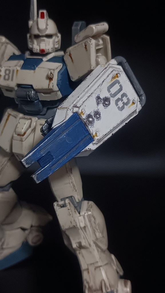 今回シールドが本体まであります(zaku-kao4)