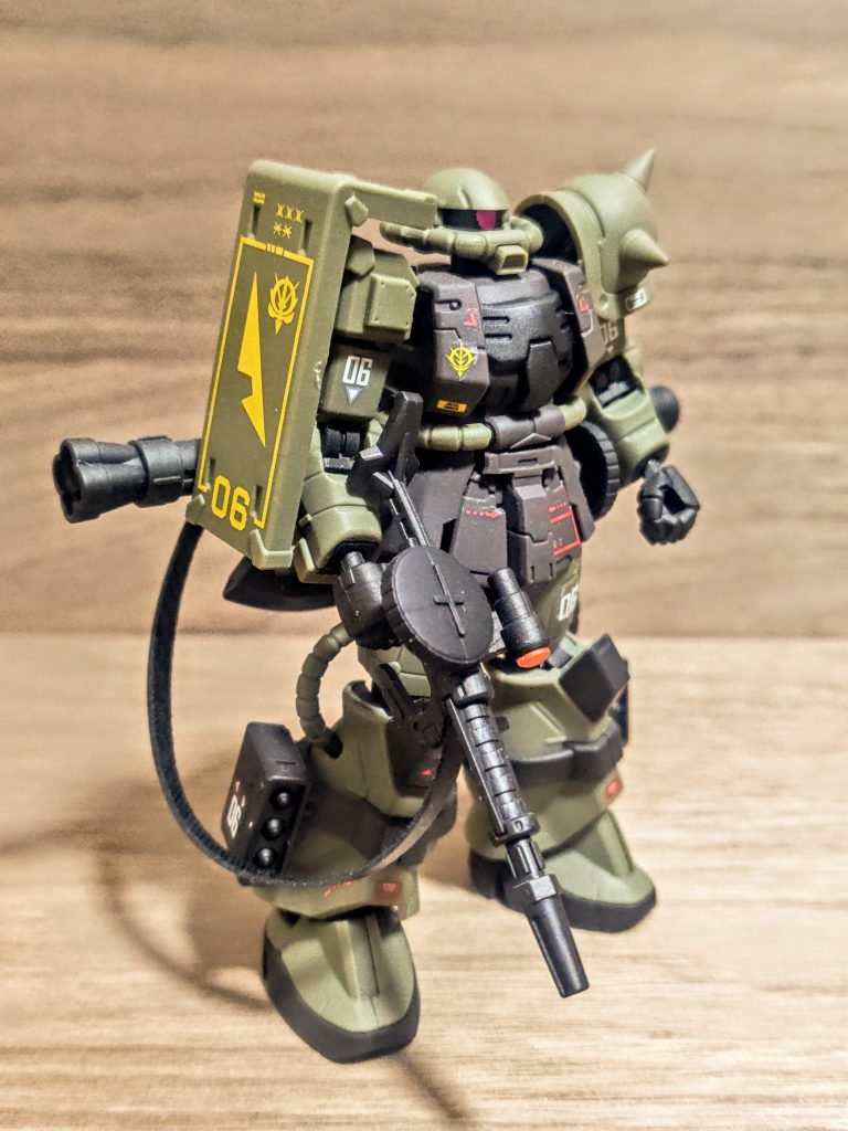 いつもの素組み、デカール、艶消しトップコートのお手軽コンボ。またライフルから謎のコードが出てますね、本当好きだな。このリアルタイプカラーは渋いカラーリングを纏った版で、通常モデルは持ってないんです。ですが、このくらいの方が確かに兵器としてはリアル。色分けは良く頑張っていると思います。