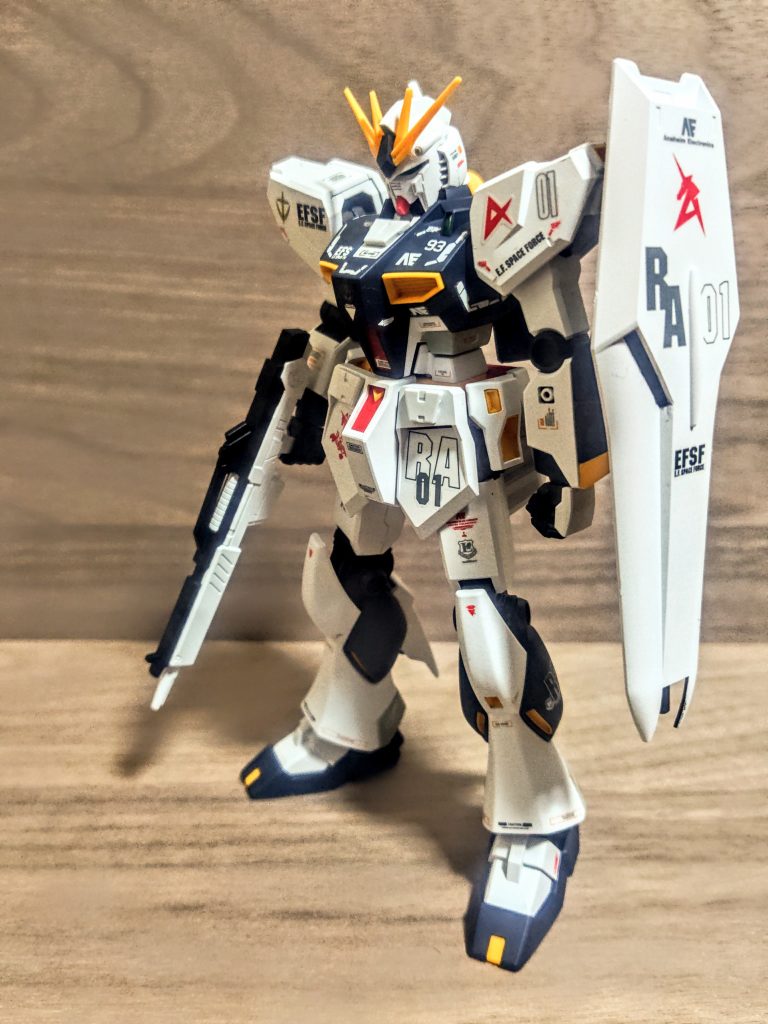 相変わらずのこってりですねぇ、天下一品ラーメンを超えてきます。2026年もこの貼り過ぎデカールは治りません(泣)。「まるで成長していない。。。」まぁ、まだ今年の第一弾です。(Vガンダムは年をまたいだので2025年製(笑))先生の次回作に期待っ(笑)。今年の第3弾くらいにはデカールたくさん貼らないんじゃないかしら。