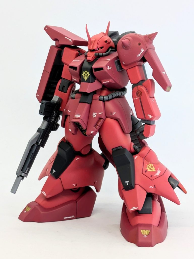 シャアザクツートンの赤ですが、ちょっと濃いめに振っています。